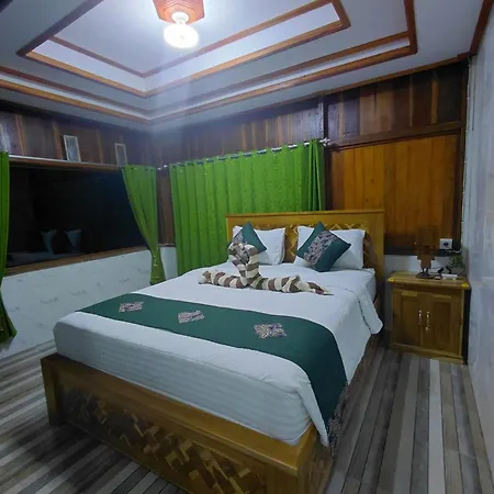 Friendly Homestay Lemukih Singaraja (Bali) Room photo
